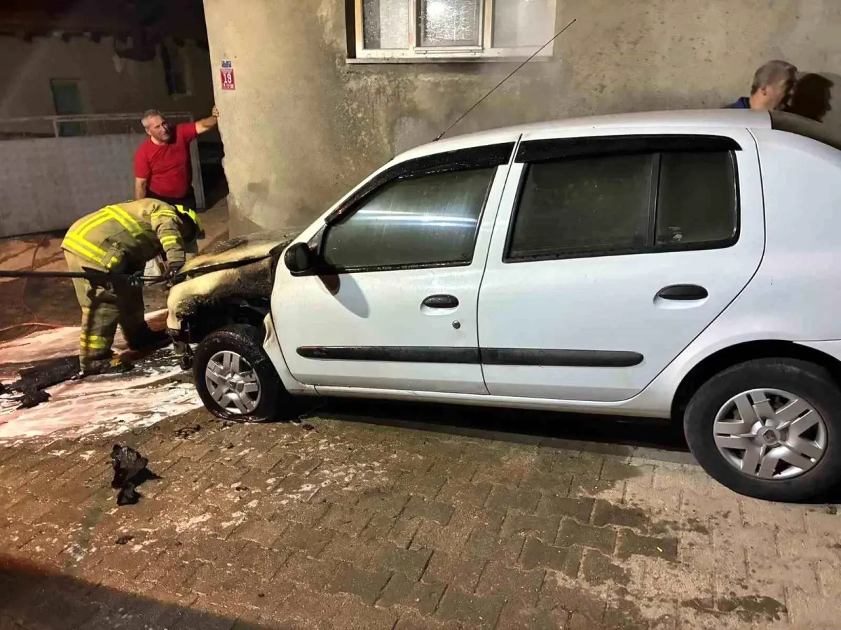 Susurluk\'ta Araç Yangını Kontrol Altına Alındı