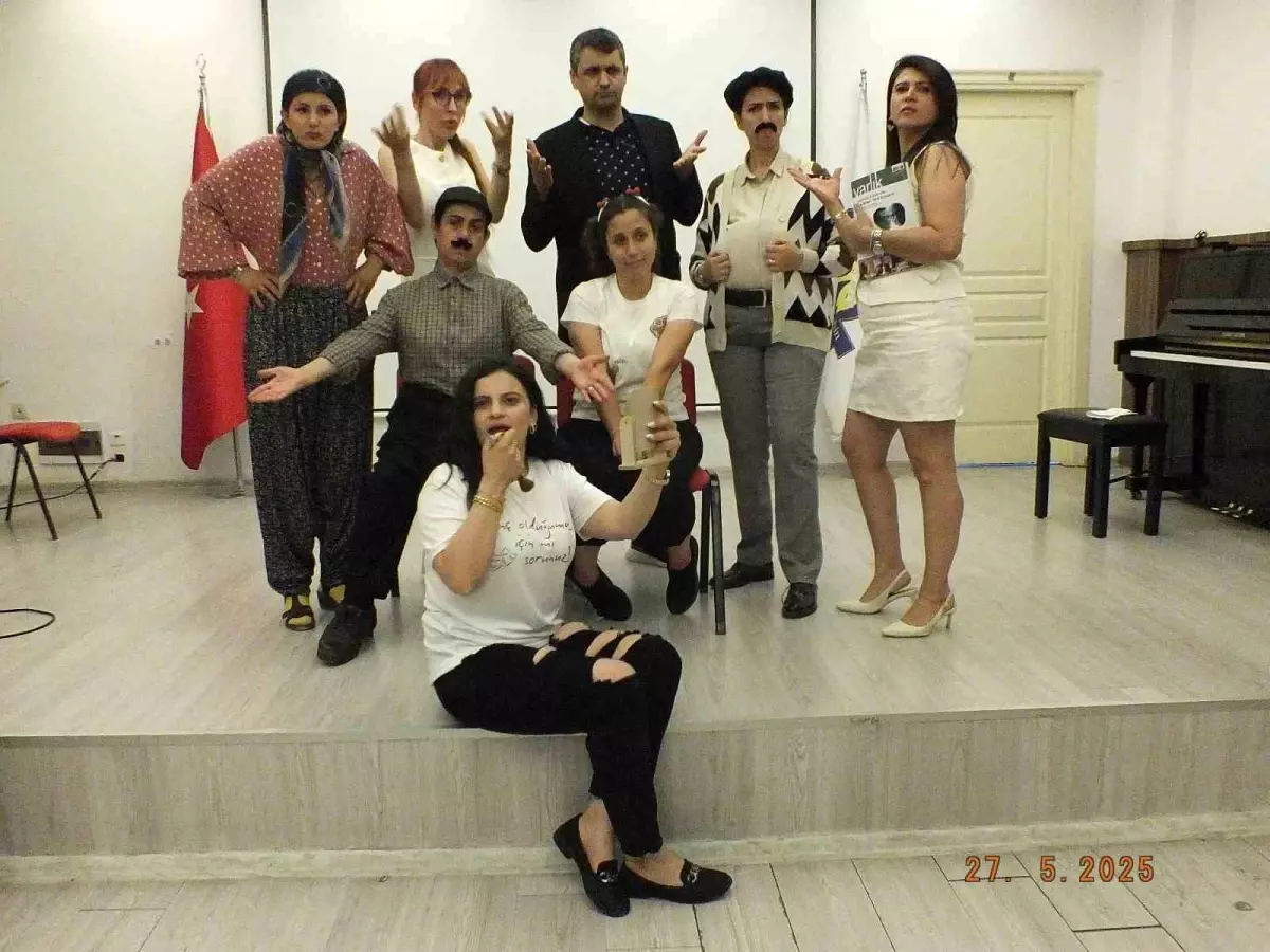 Veliler Tiyatroyla Buluştu