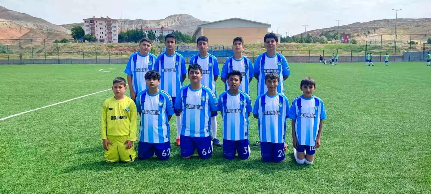 Akkışla\'da Ücretsiz Yaz Futbol Kursu Başladı