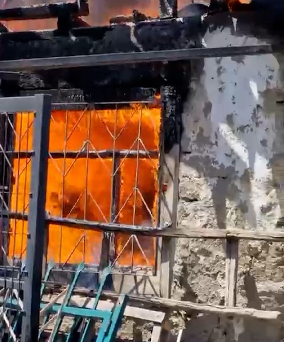 Amasya\'da Yangın: Boş Ev Küle Döndü