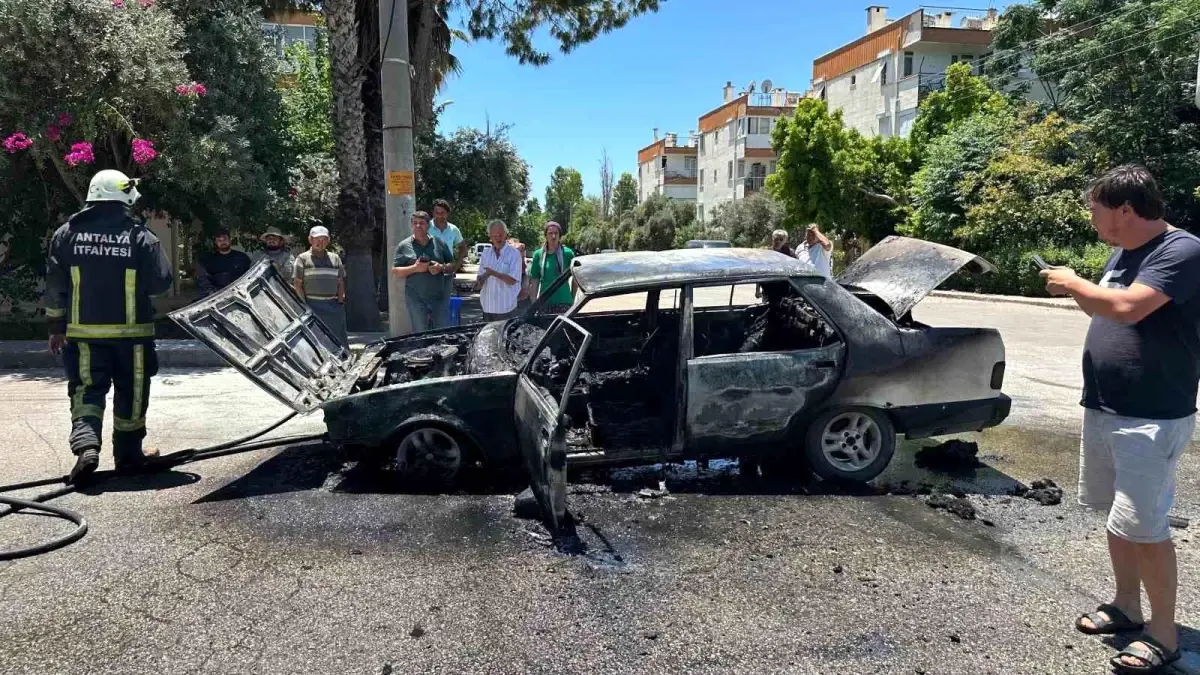 Antalya\'da Araç Yangını
