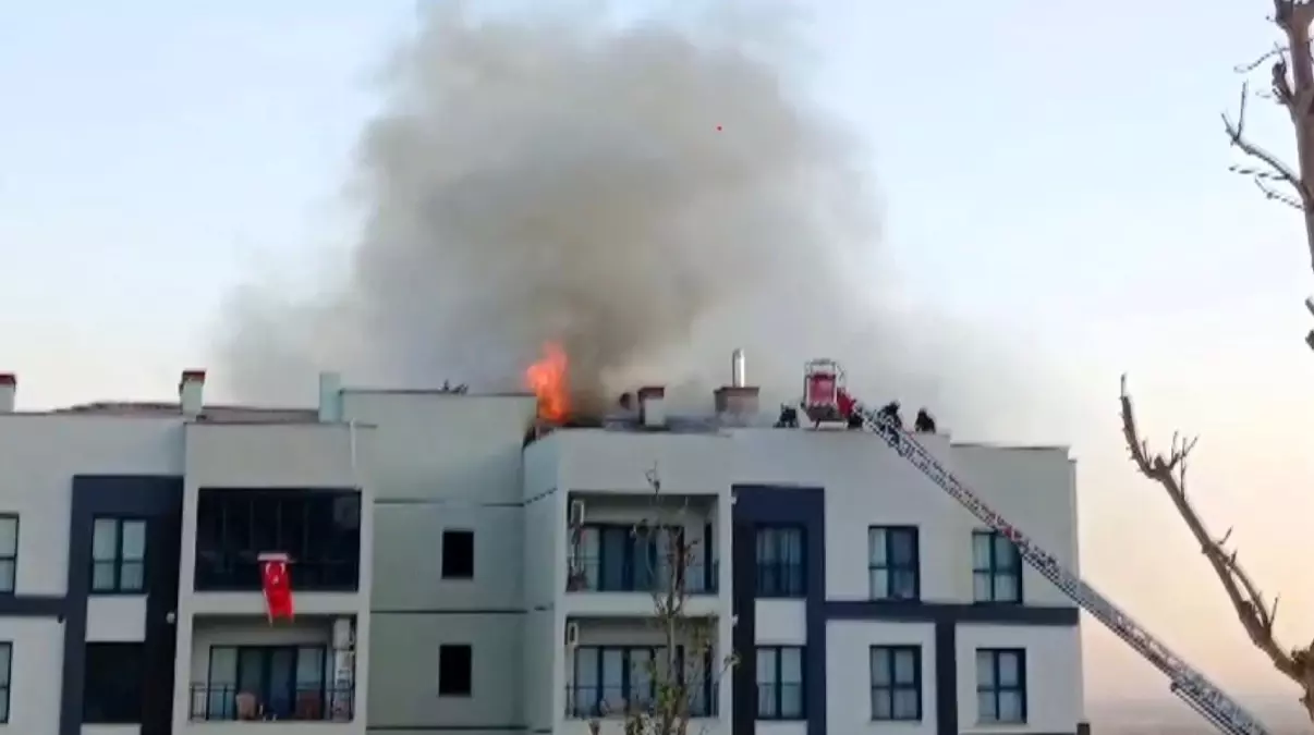 Kırıkhan\'da Apartman Yangını