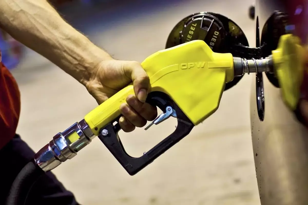  Ateşkes sonrası akaryakıta dev indirim geliyor