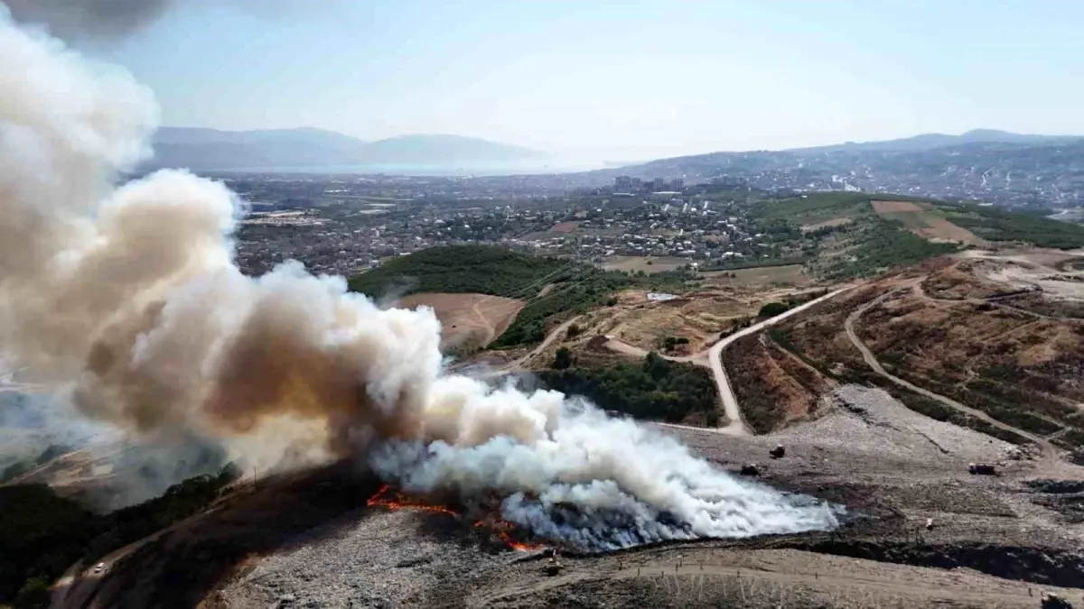 İzmit\'te Çöp Döküm Sahasında Yangın