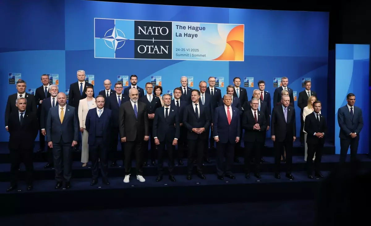 Erdoğan, NATO Zirvesi\'nde liderlerle aile fotoğrafı çektirdi