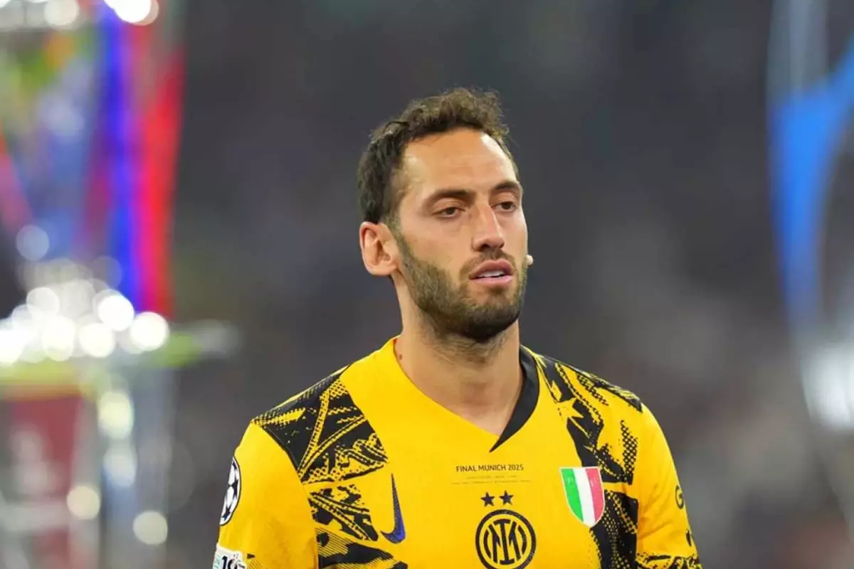 Hakan Çalhanoğlu\'ndan kötü haber