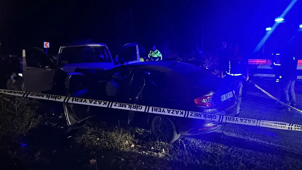 Sivas\'ta Trafik Kazası: 1 Ölü, 8 Yaralı