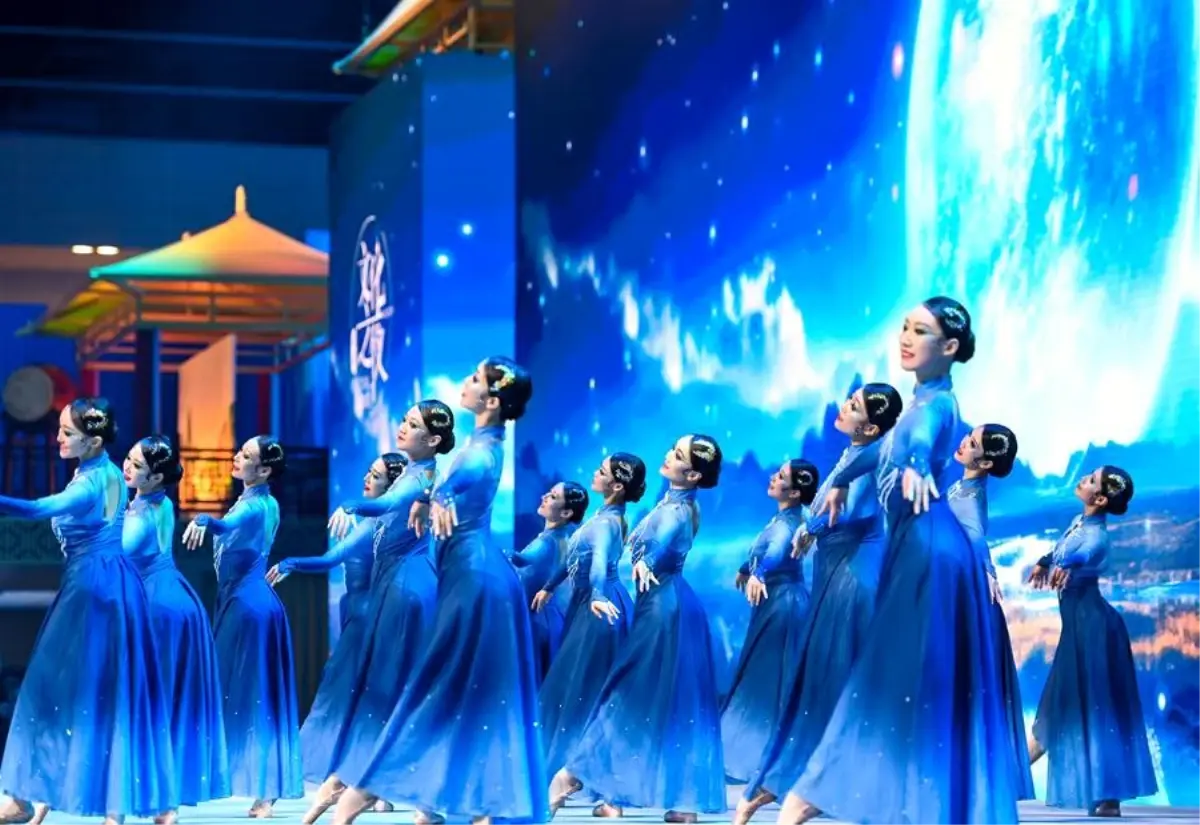 Yaz Davos Forumu\'nda Çin Kültürü Tanıtıldı