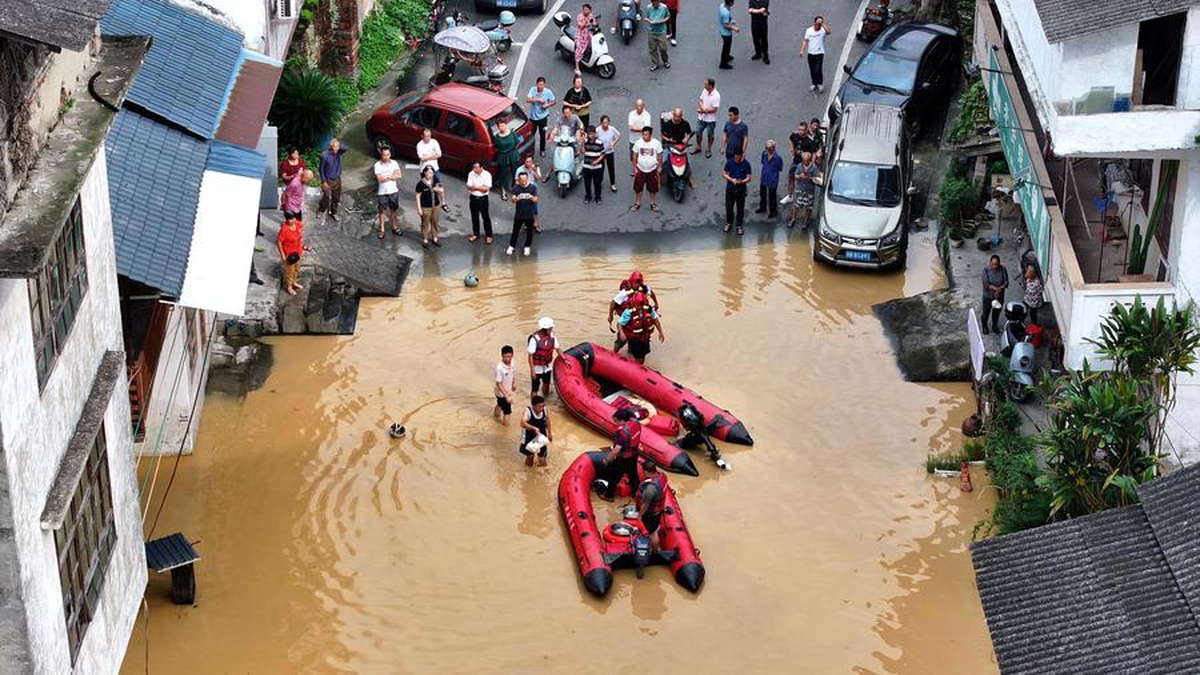 Guangxi\'de Sel Felaketi: Kurtarma Çalışmaları Başlatıldı