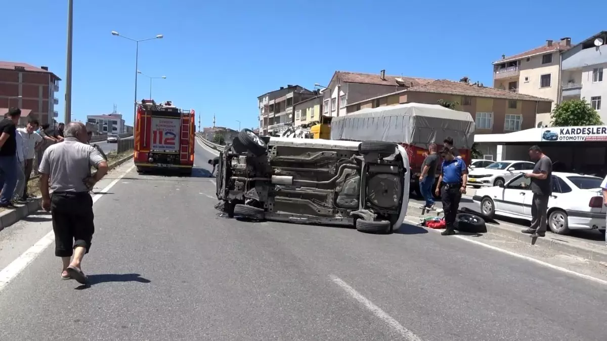 Bafra\'da Trafik Kazası: 2 Yaralı