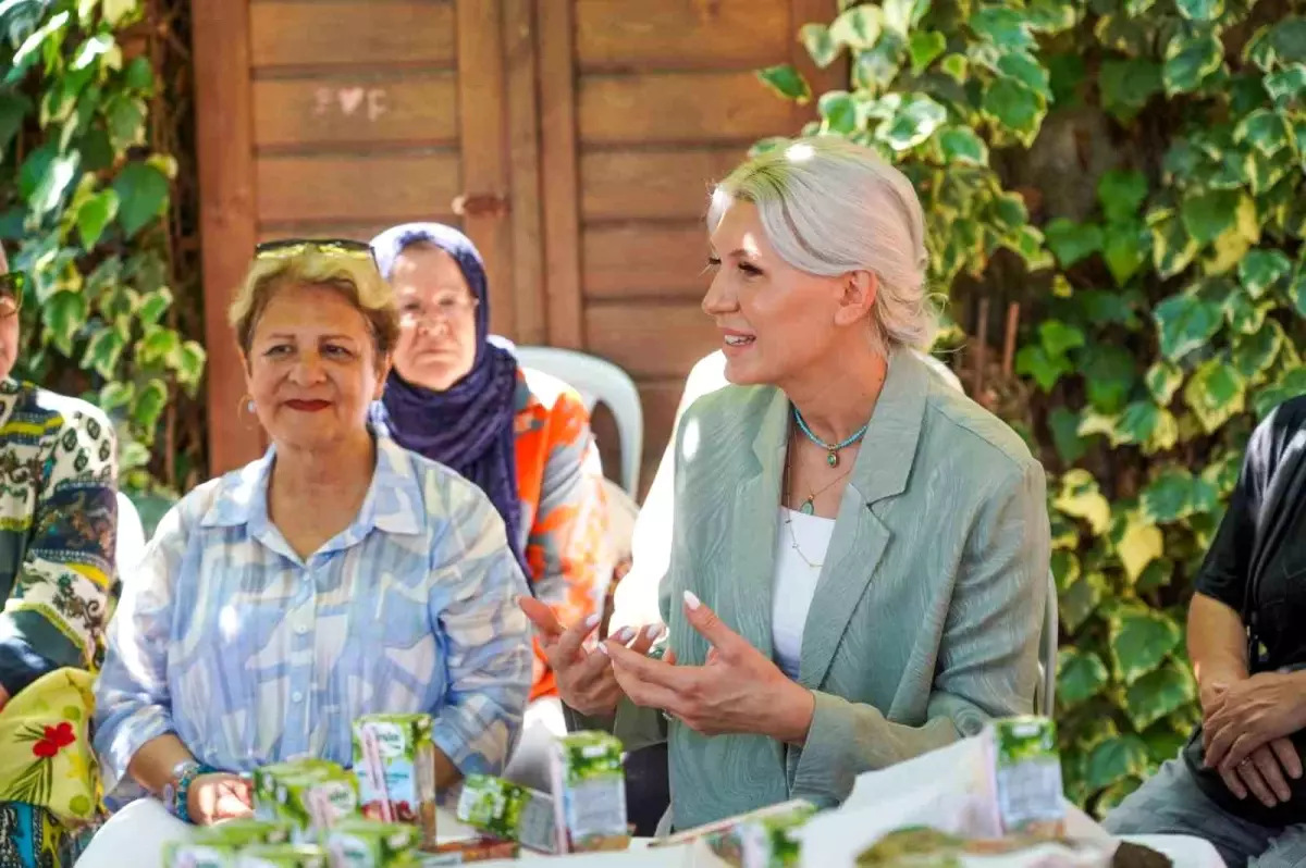 Bilecik\'te Üretici Kadınlar için Önlük Giyme Töreni Düzenlendi