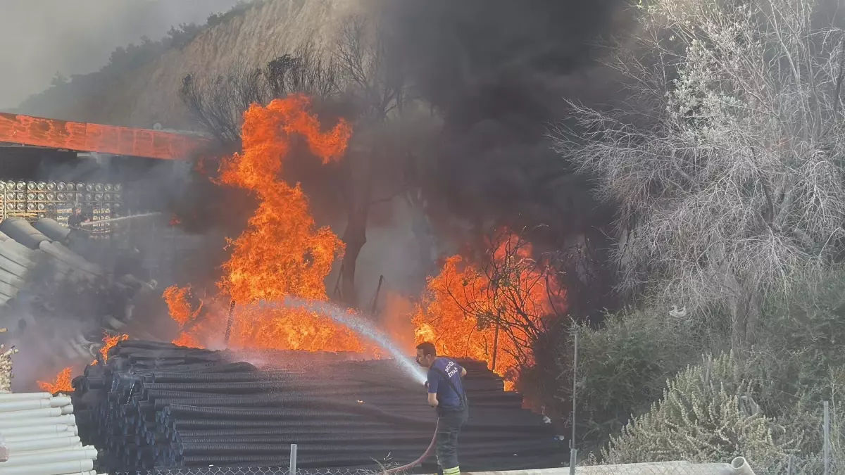 Bodrum\'daki Depoda Yangın Çıktı