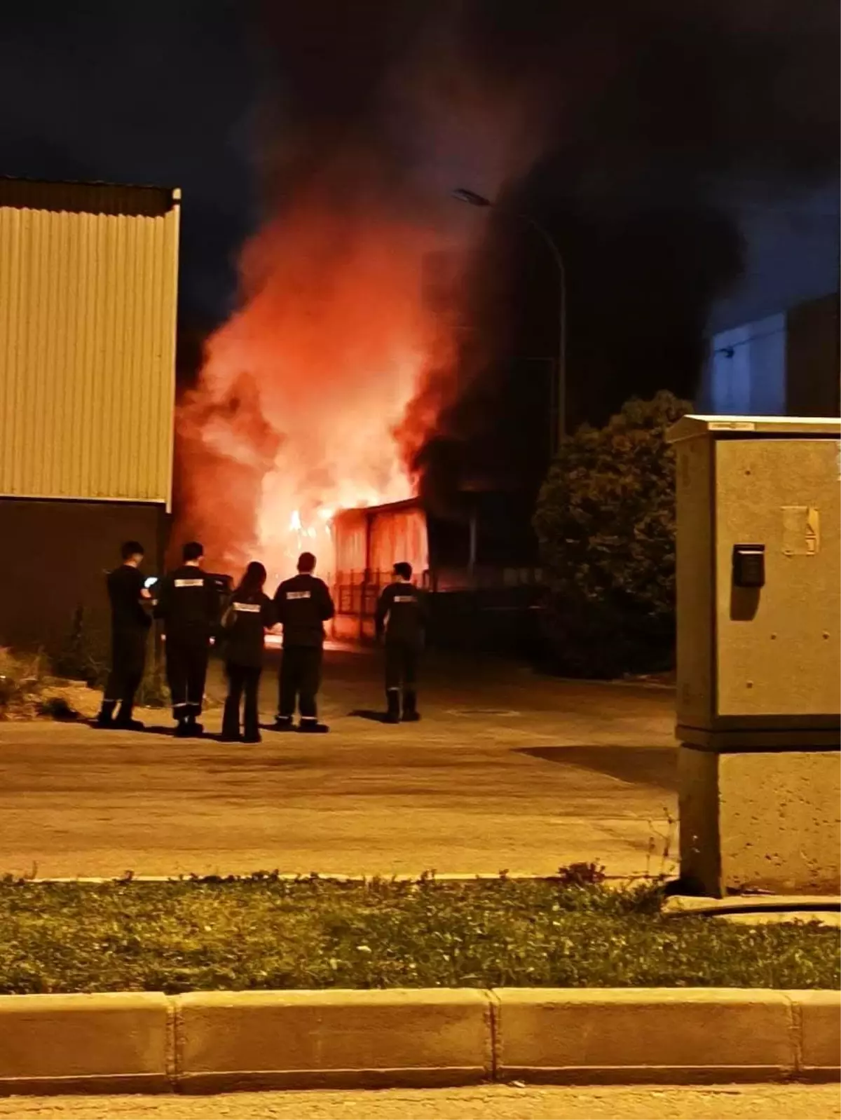 Bursa\'da Kauçuk Fabrikasında Yangın