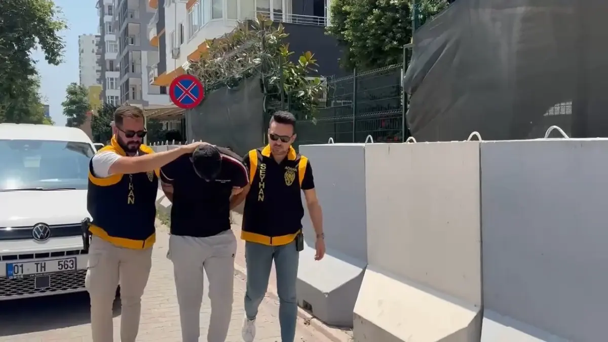 Uyuşturucu Deposu Minibüste Yakalandı