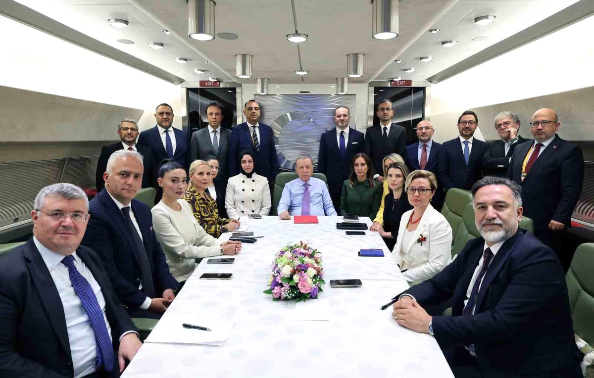 Cumhurbaşkanı Erdoğan: "Yalnızca Anayasamız ve demokrasimiz üzerindeki darbe lekesini temizlemek için bile yeni anayasa yapmaya ihtiyacımız var."