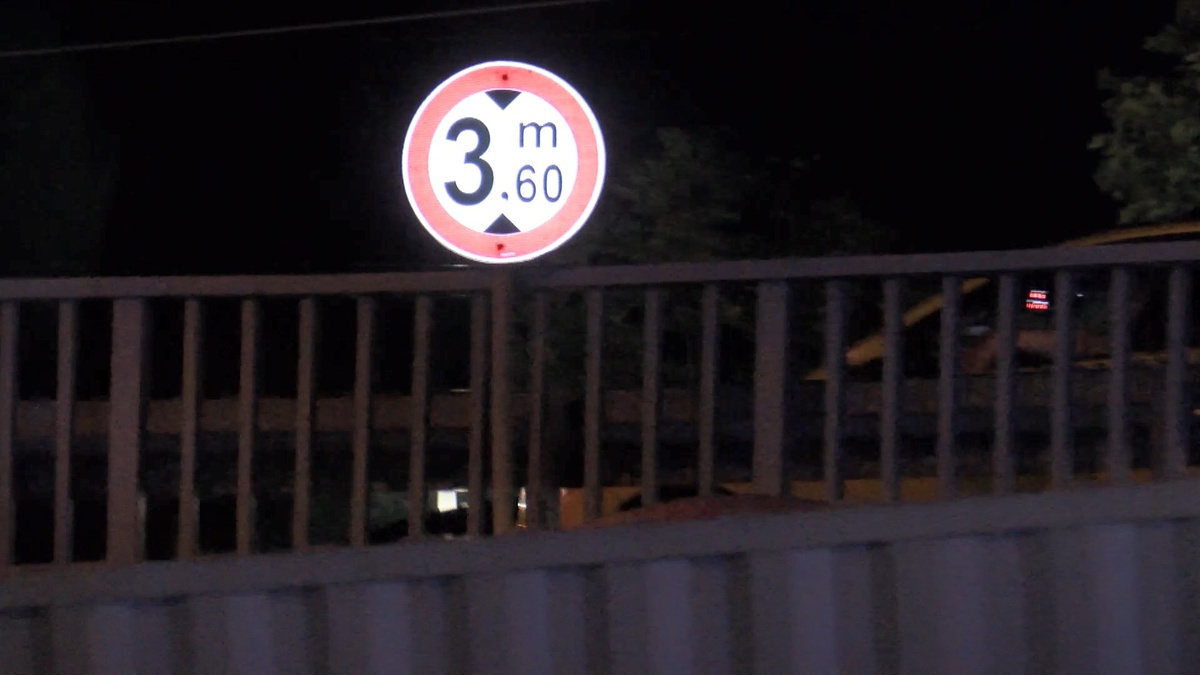 Fatih\'te TIR Kazası: Yol Kapatıldı