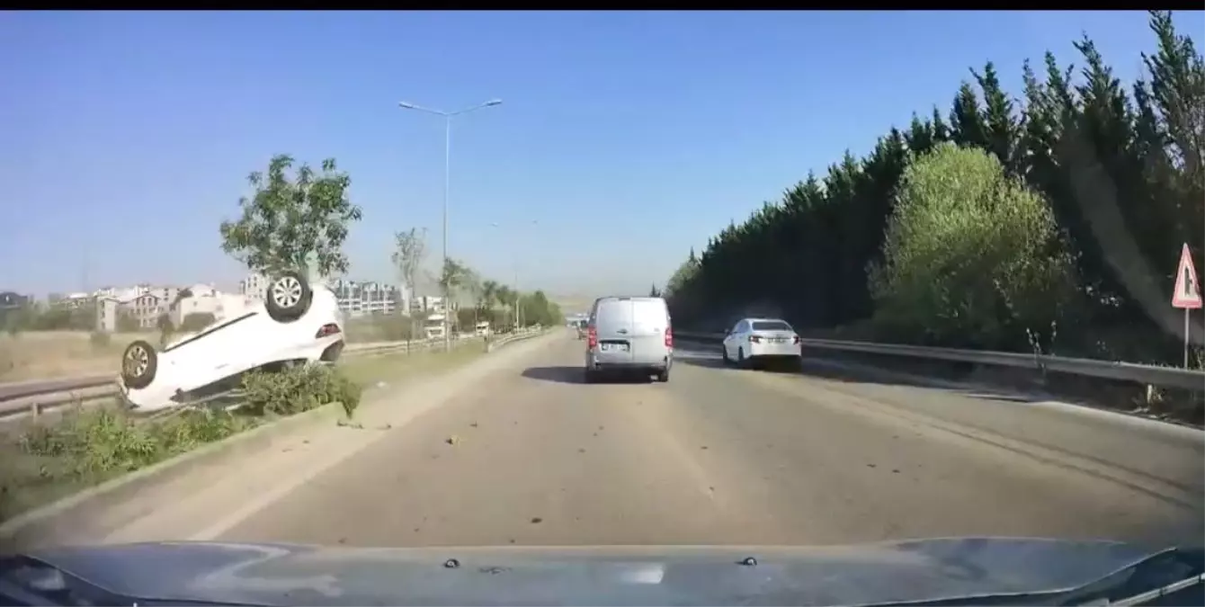 Nilüfer\'de Kontrolden Çıkan Araç Takla Attı