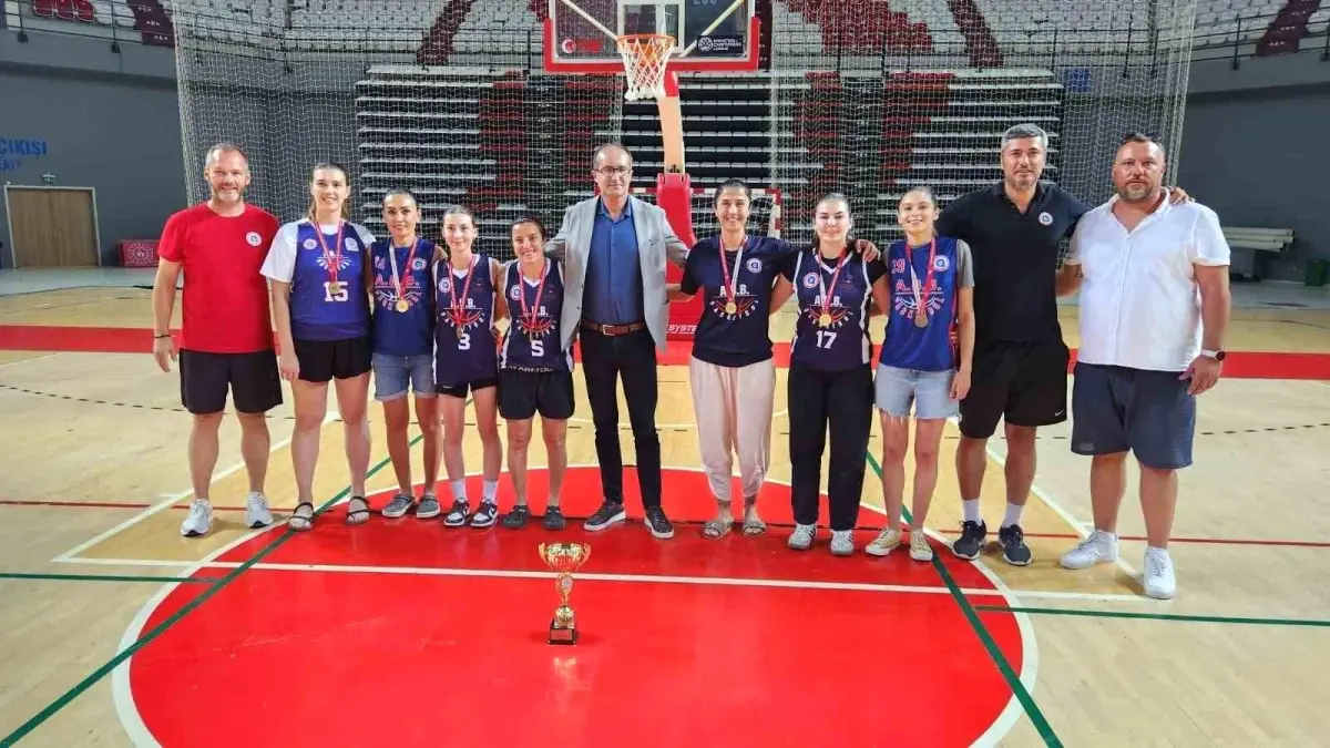 Antalya Büyükşehir Belediyesi Spor Kulübü Kadınlar Ligi\'nde Şampiyon Oldu