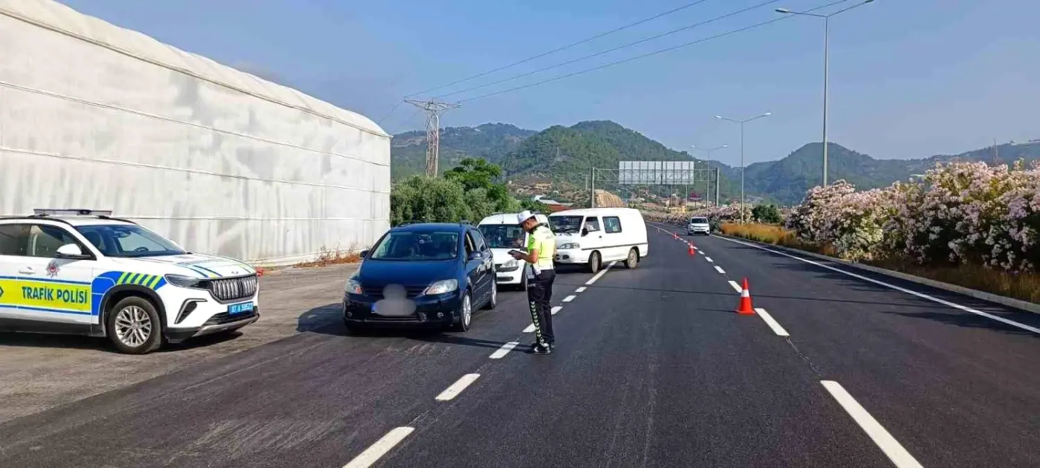 Antalya\'da Trafik Denetimleri: 33 Bin Ceza