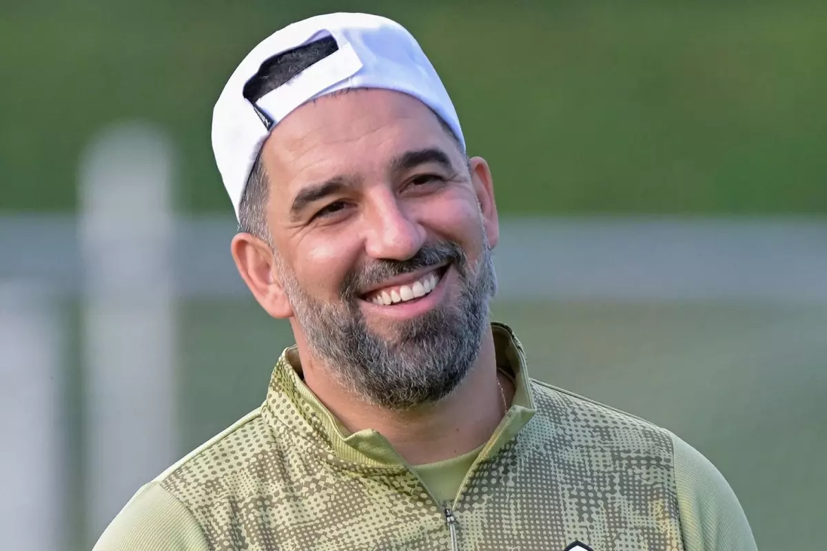 Arda Turan\'dan İrfan Can Kahveci\'ye kanca