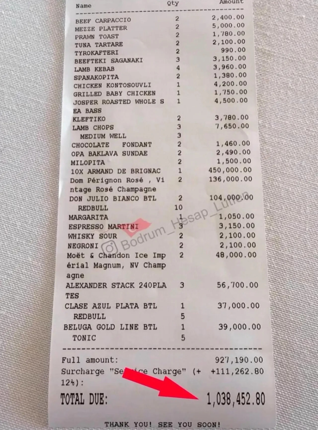 Bordum'da hayrete düşüren hesap! Lüks araba parasını restorana bıraktı Bordum'da hayrete düşüren hesap! Lüks araba parasını restorana bıraktı