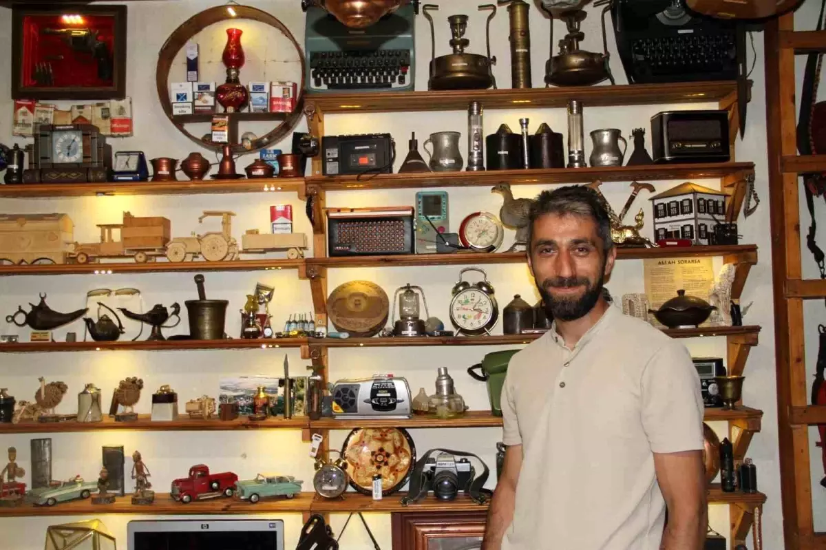 Niyazi Hararcı\'nın Antika Sergisi