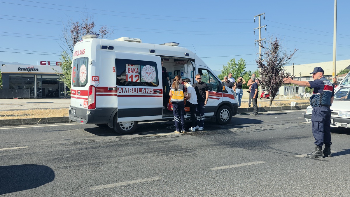 Düzce\'de İşçi Servisleri Çarpıştı