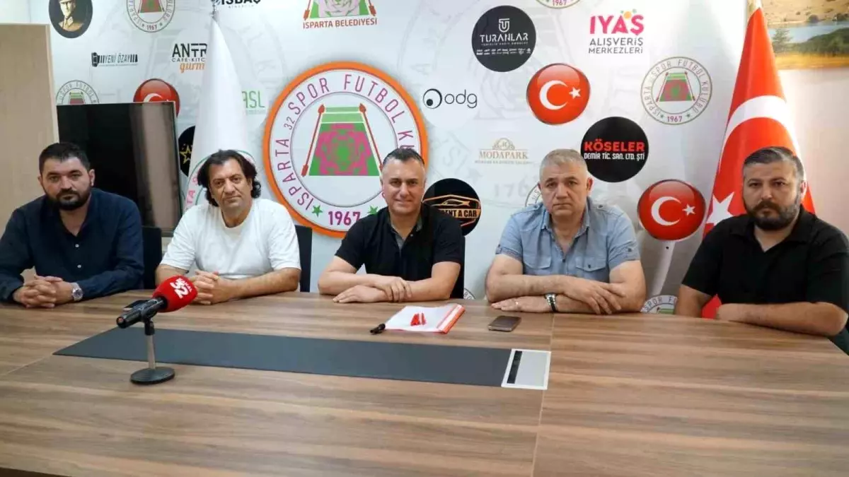 Isparta 32 Spor\'da Bülent Akan Dönemi Başladı