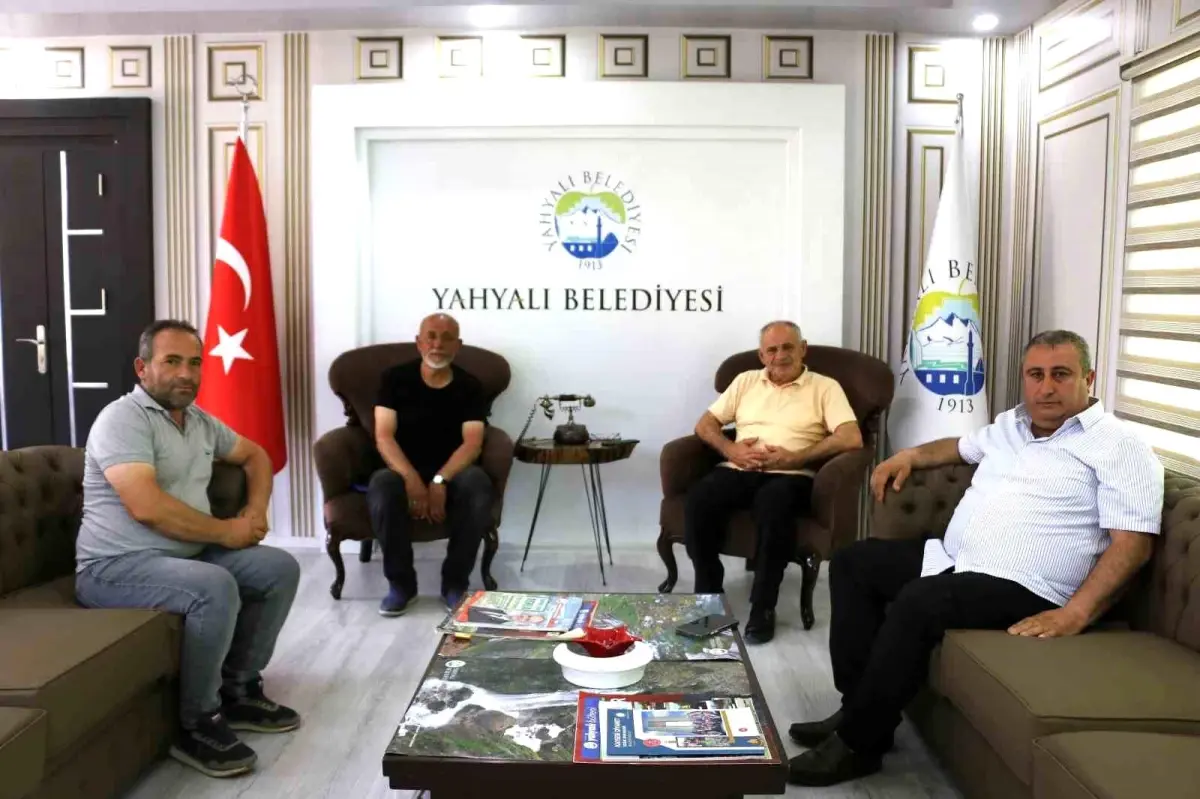 Muhtarlar, Başkan Öztürk\'e Teşekkür Ziyareti Gerçekleştirdi