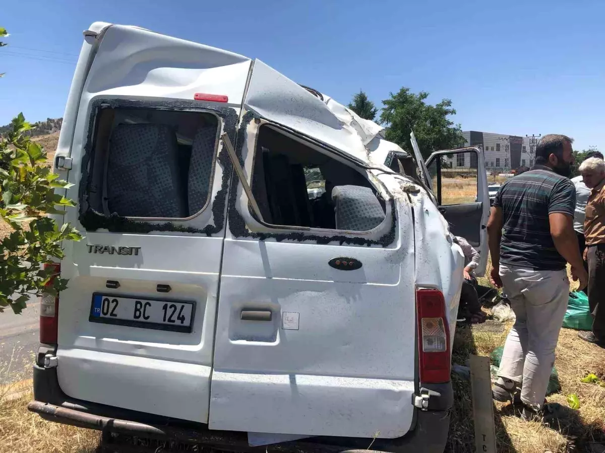 Adıyaman\'da Minibüs Kazası: 5 Yaralı