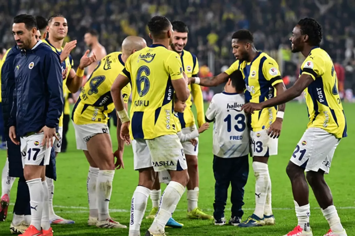 Süper Lig\'de yılın transfer bombası! Fenerbahçe\'nin yıldızı ezeli rakibe imzayı atıyor