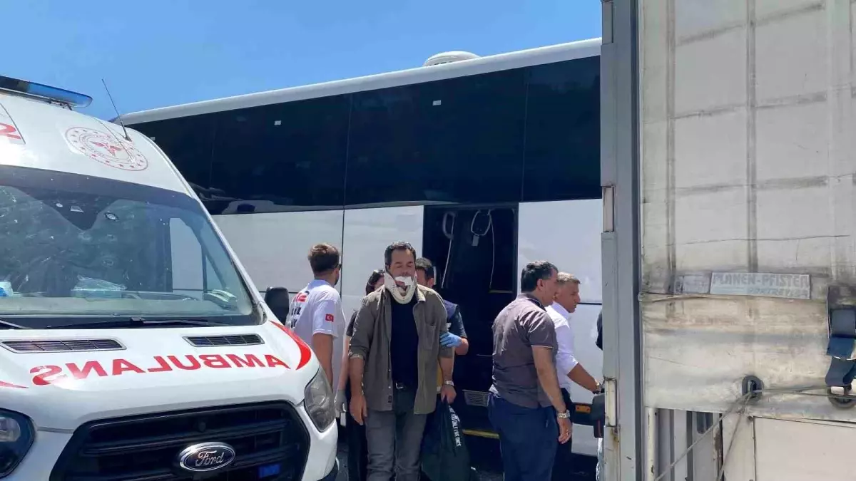 TEM Otoyolu\'nda Kaza: 3 Yaralı