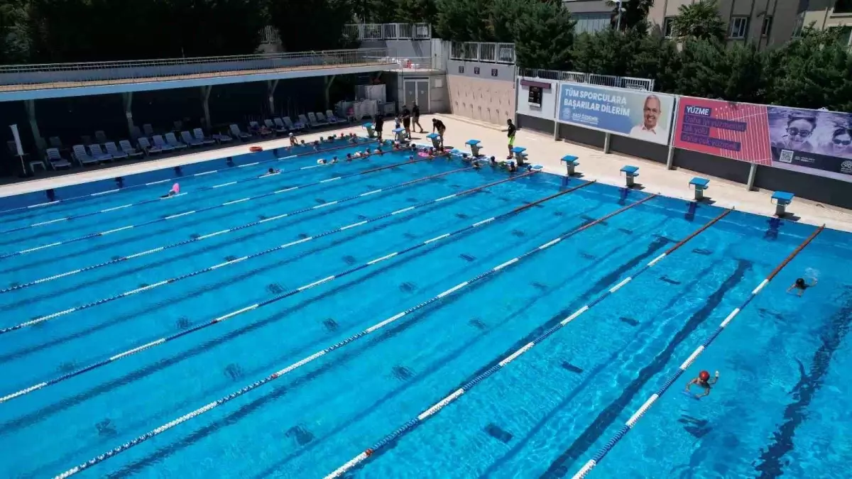 Konak Yüzme Havuzu Yaz Sezonuna Kapılarını Açtı