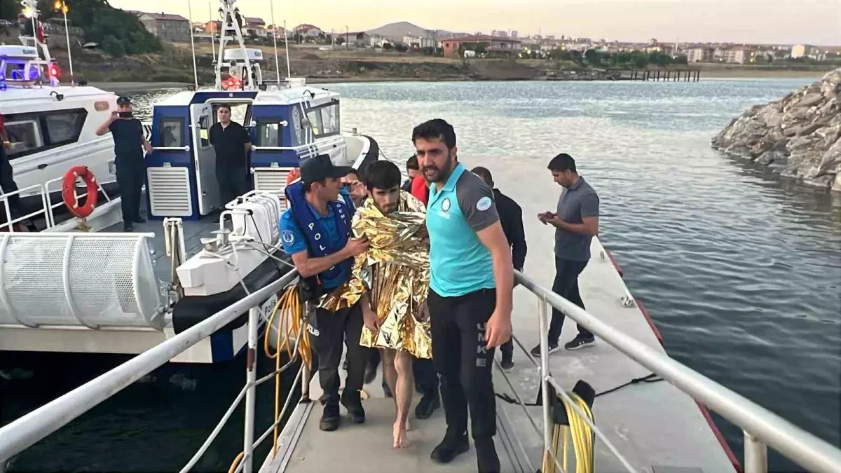 Van Gölü\'nde kaybolan genç kurtarıldı