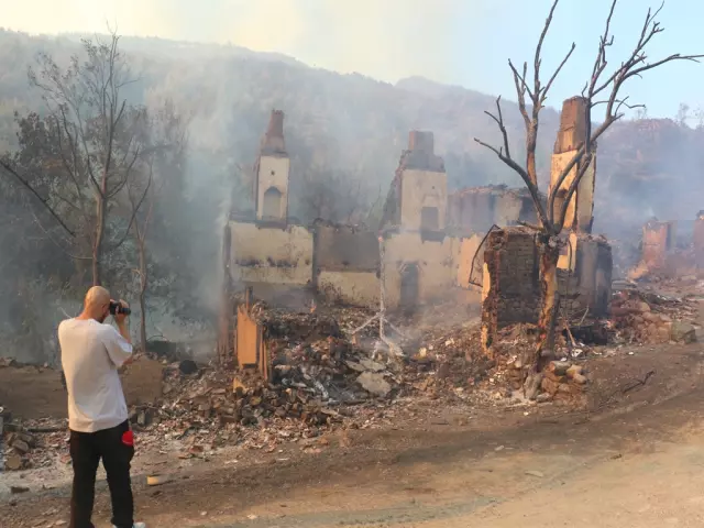 Alevlerle mücadele devam ediyor! İşte orman yangınlarında son durum