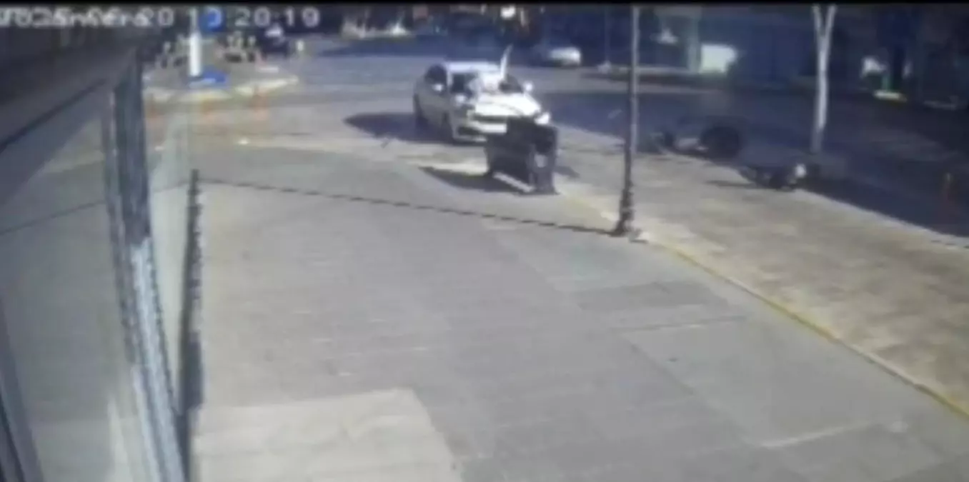 Antalya\'da Motosiklet Kazası: Sürücü Ağır Yaralı