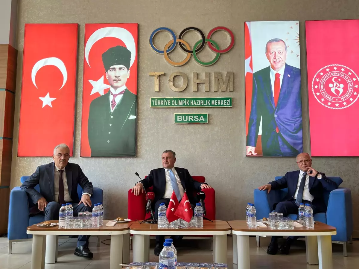 Bursa\'da Gençlik ve Spor Merkezi Açıldı