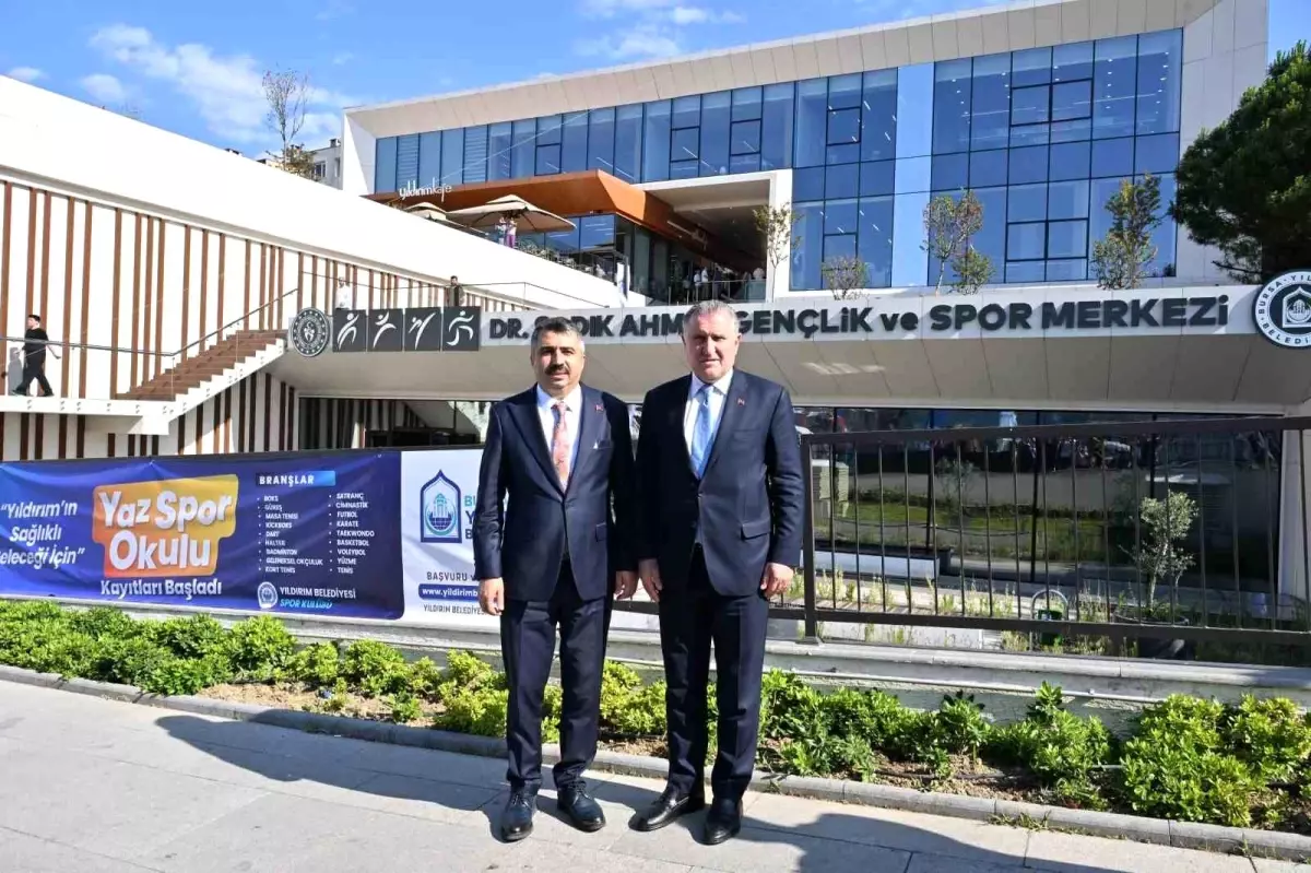 Bursa\'da Dr. Sadık Ahmet Gençlik Spor Merkezi Açıldı