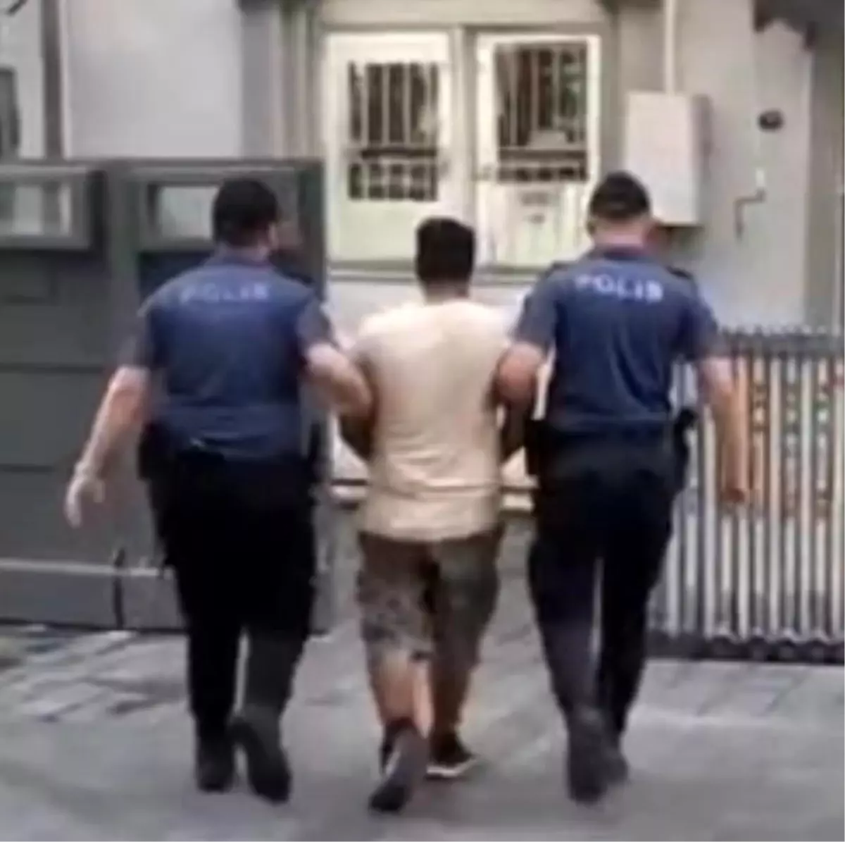 İzmir\'de Çocuk İstismarcısı Yakalandı