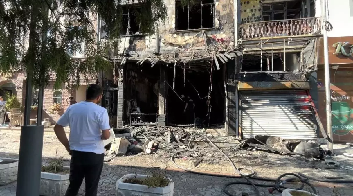 Konya\'da Kafede Yangın: 4 Yaralı