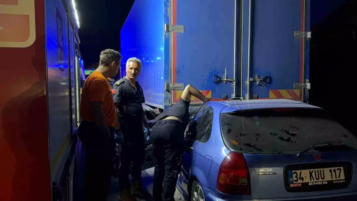 Gemlik\'te Otobanda Feci Kaza: 1 Ölü, 1 Yaralı