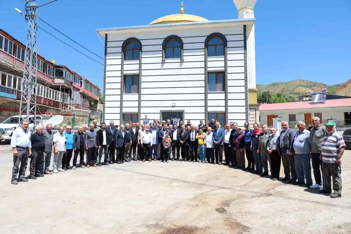 Vali Aydoğdu Ekecik Köyü\'nü Ziyaret Etti