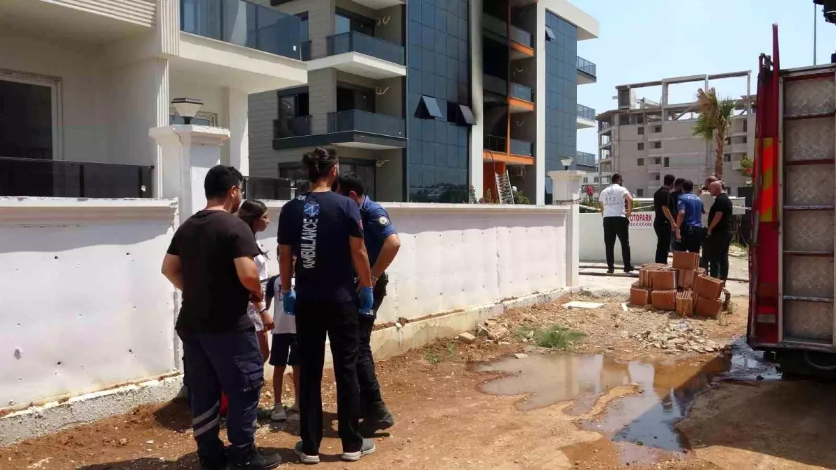 Antalya\'da Bina Yangını: 1 Yaralı