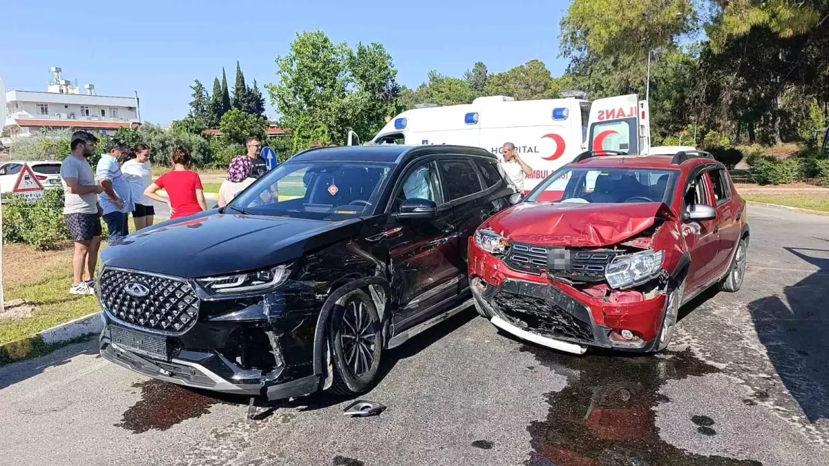 Manavgat\'ta Trafik Kazası: 7 Yaralı