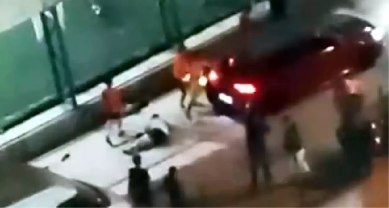 AVCILAR\'da Halı Saha Kavgası: 2 Yaralı