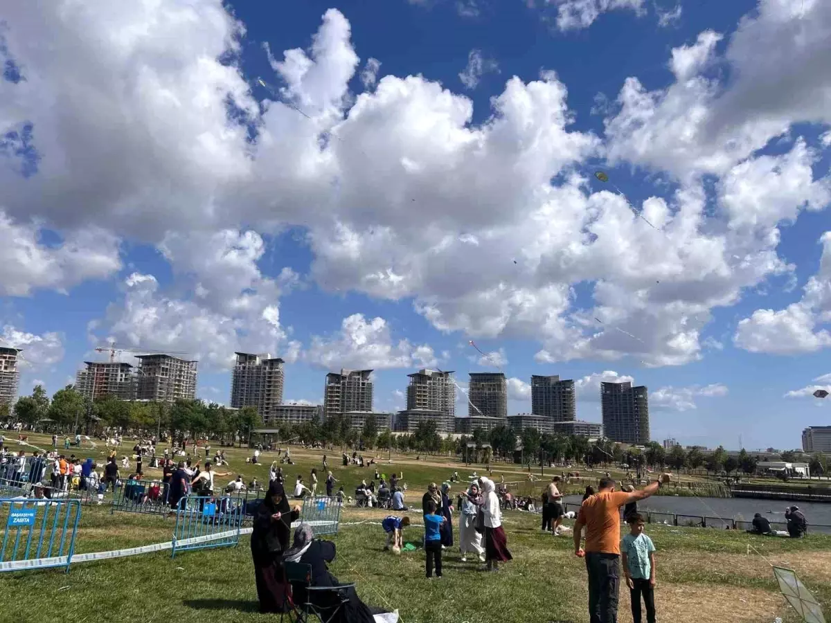 Başakşehir Uçurtma Festivali\'nde Çocuklar Neşelendi