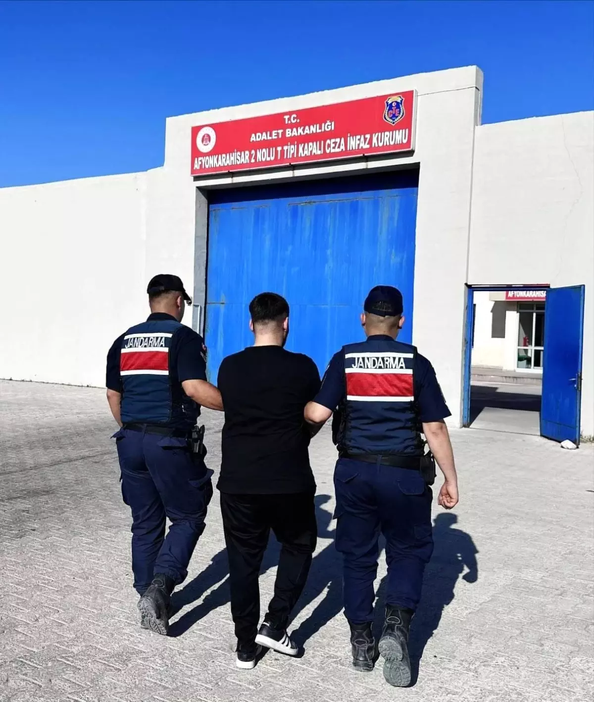 Aranan Şahıs Jandarma Tarafından Yakalandı