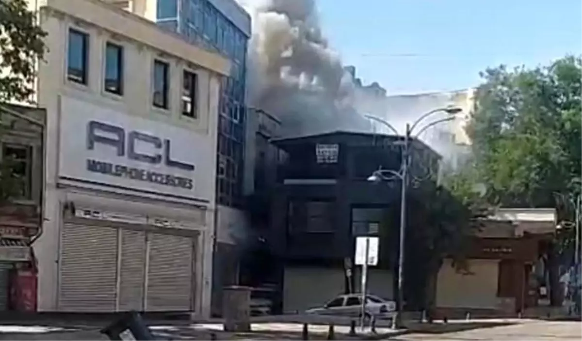 Şanlıurfa\'da Havai Fişek Deposunda Yangın