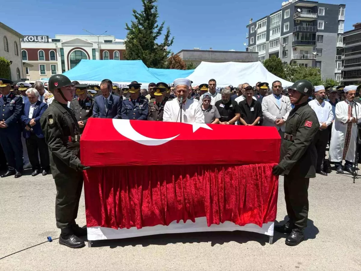 Şehit albay İzmir\'de son yolculuğuna uğurlandı