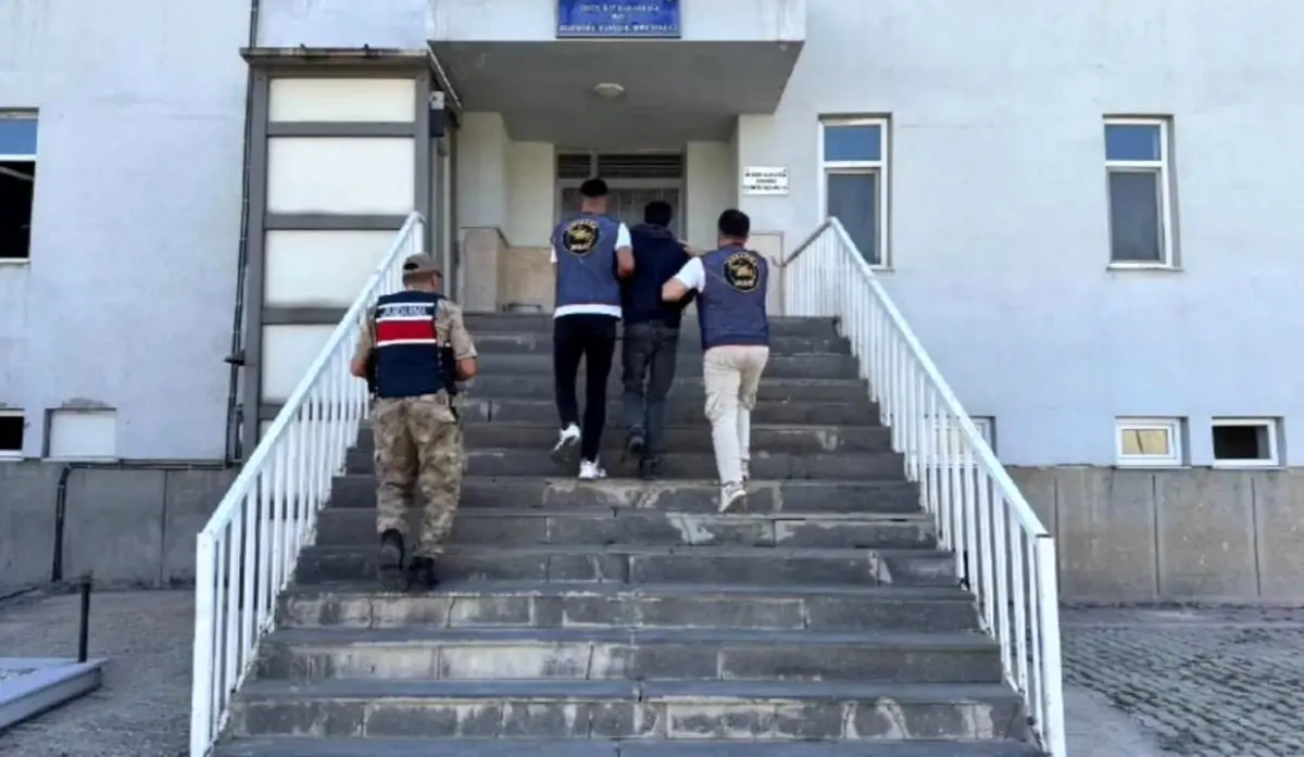 Van\'da 24 Kişi Tutuklandı